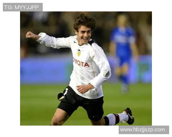 从青训到巅峰之路揭示足球球星养成背后的努力与秘诀